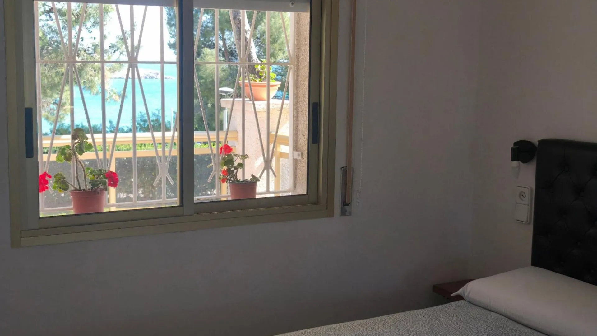 Beach & Flowers Free Parking Salou Apartment